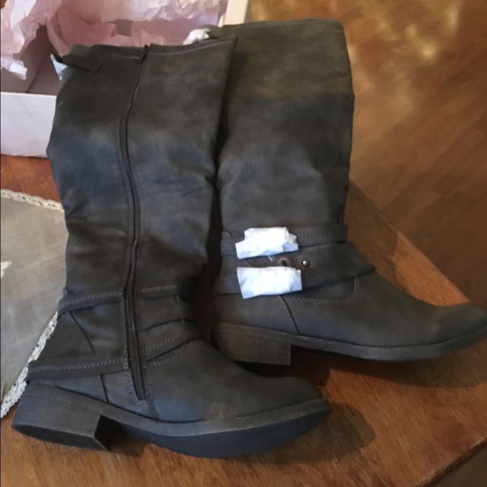 Grey Knee High Ridding Boots